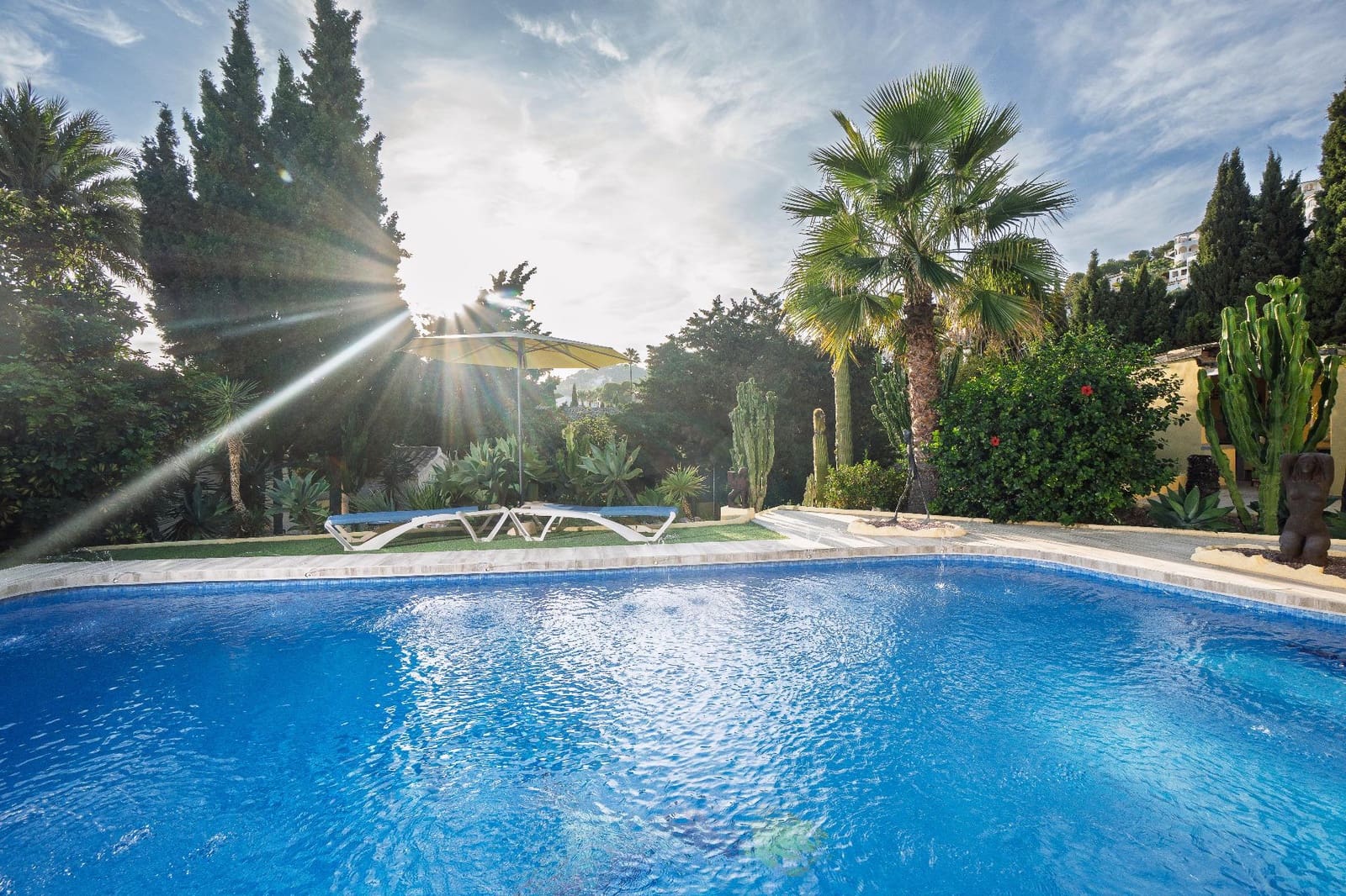 4 makuuhuone Huvila myytävänä paikassa Benissa mukana uima-altaan 
autotalli - 675 000 € (Ref: 9427139)