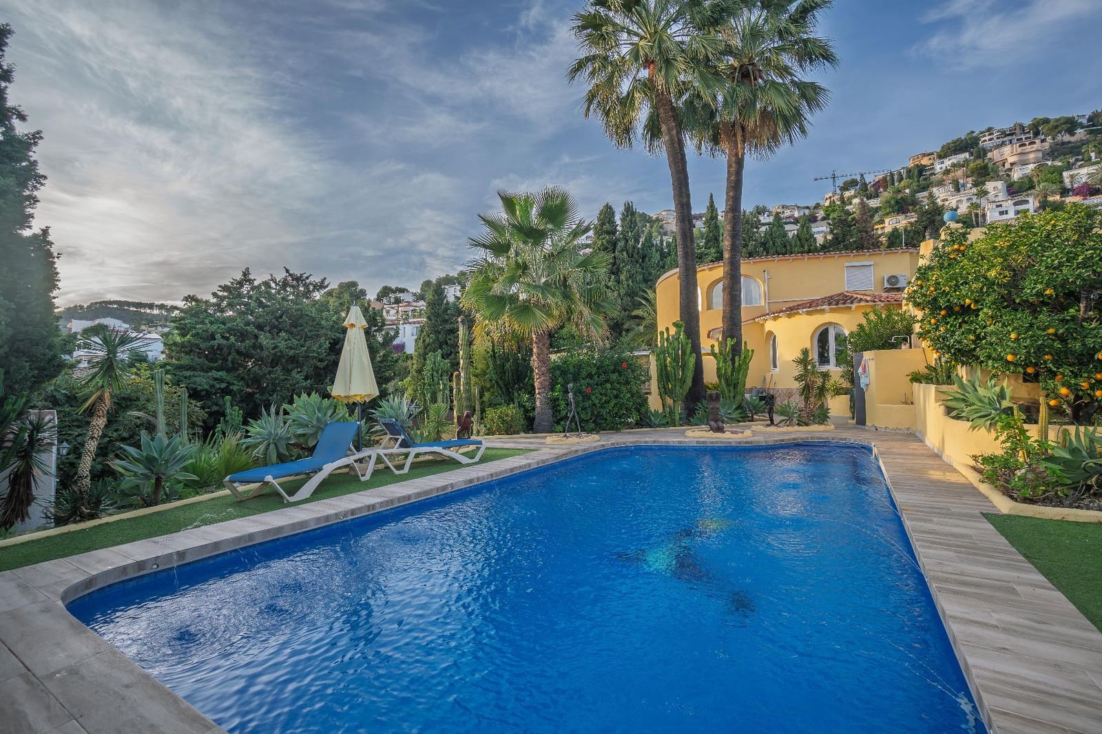 4 makuuhuone Huvila myytävänä paikassa Benissa mukana uima-altaan 
autotalli - 675 000 € (Ref: 9427139)