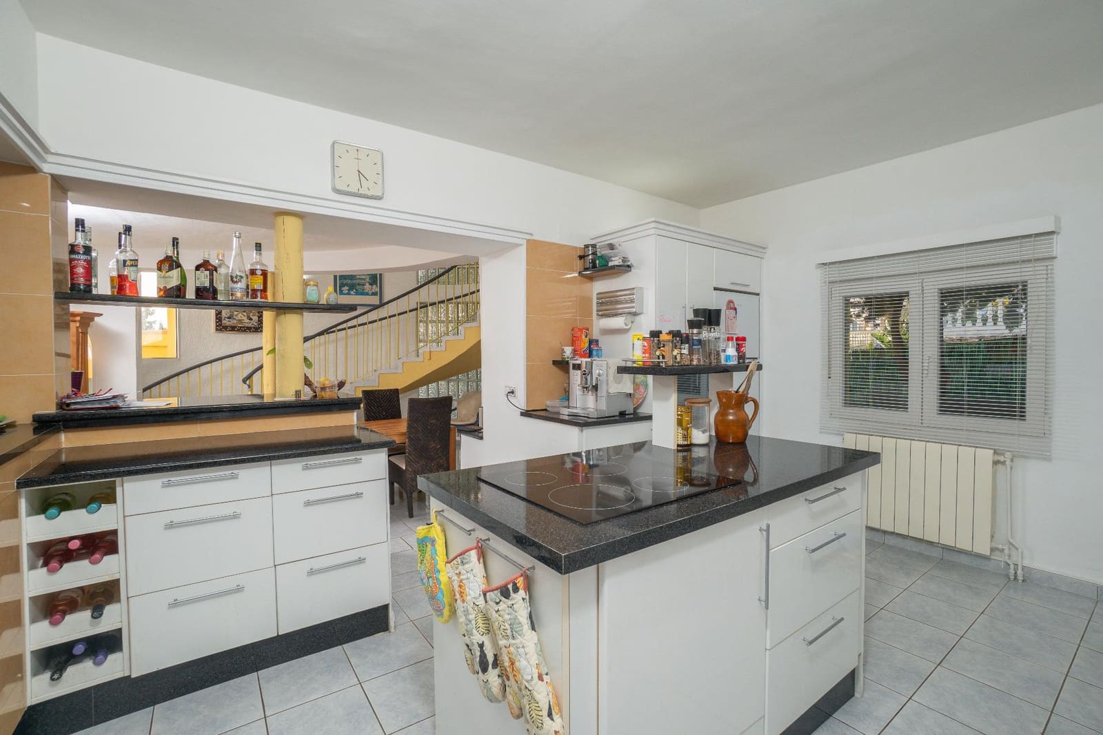 4 soveværelse Villa til salg i Benissa med swimmingpool garage - € 675.000 (Ref: 9427139)