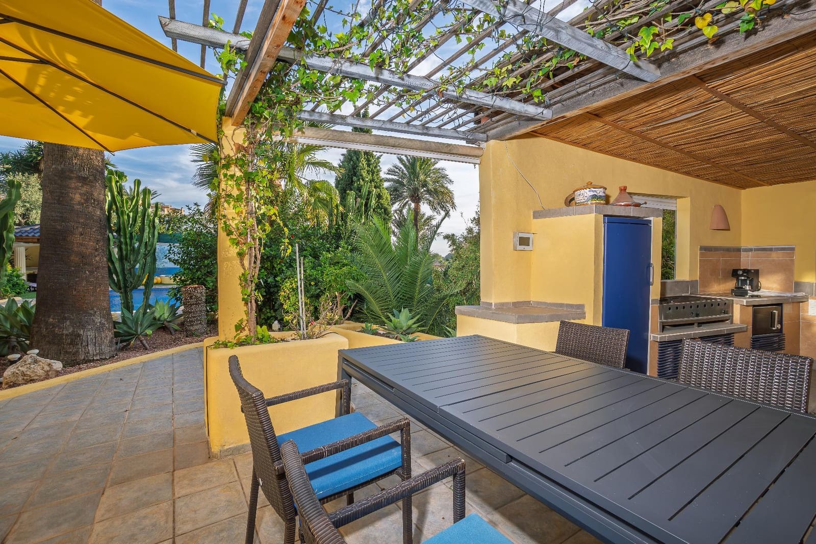 4 soveværelse Villa til salg i Benissa med swimmingpool garage - € 675.000 (Ref: 9427139)