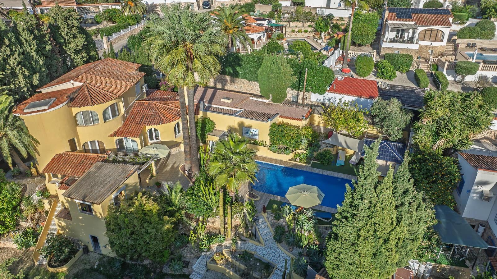 4 soveværelse Villa til salg i Benissa med swimmingpool garage - € 675.000 (Ref: 9427139)