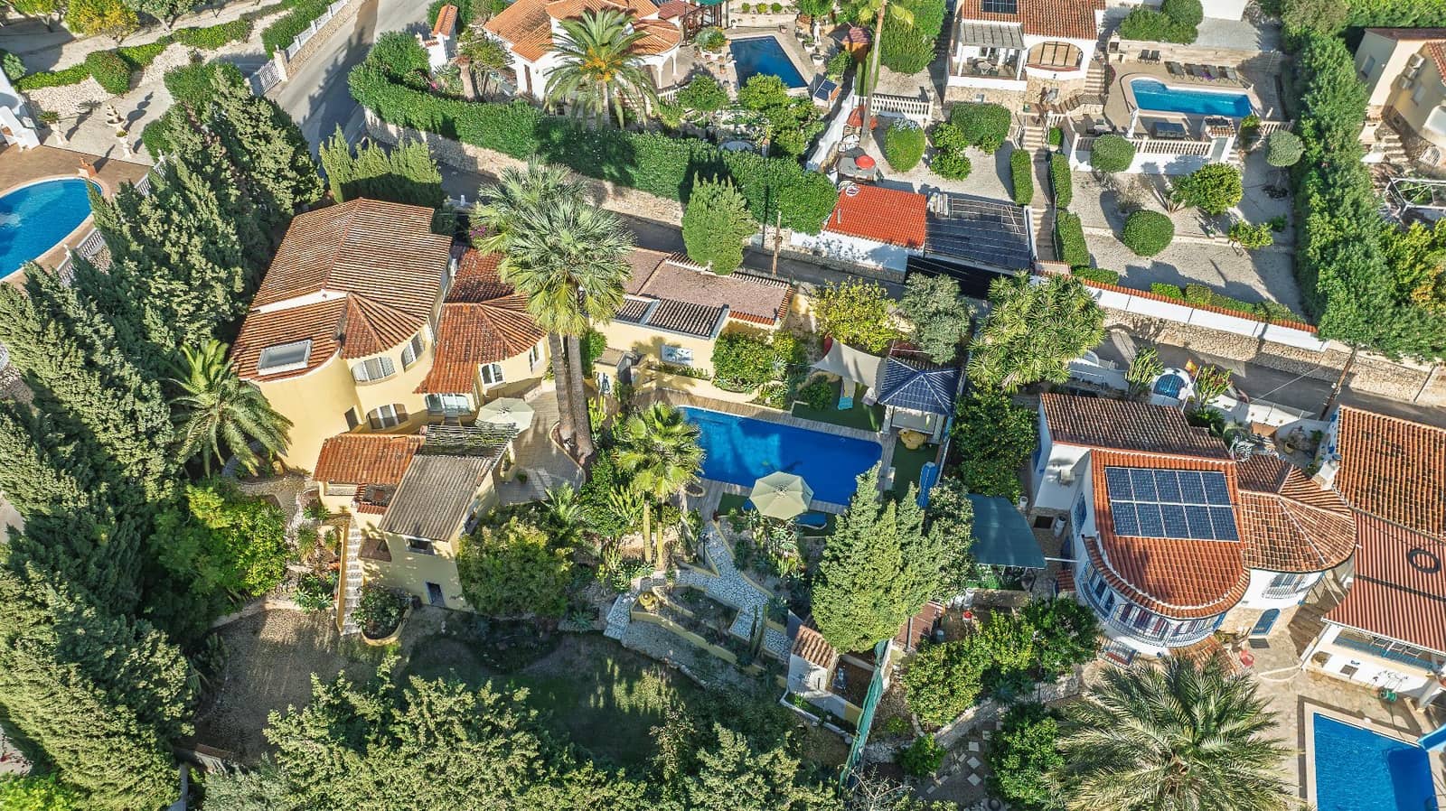 4 soveværelse Villa til salg i Benissa med swimmingpool garage - € 675.000 (Ref: 9427139)