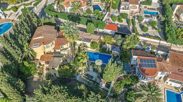 4 soveværelse Villa til salg i Benissa med swimmingpool garage - € 675.000 (Ref: 9427139)