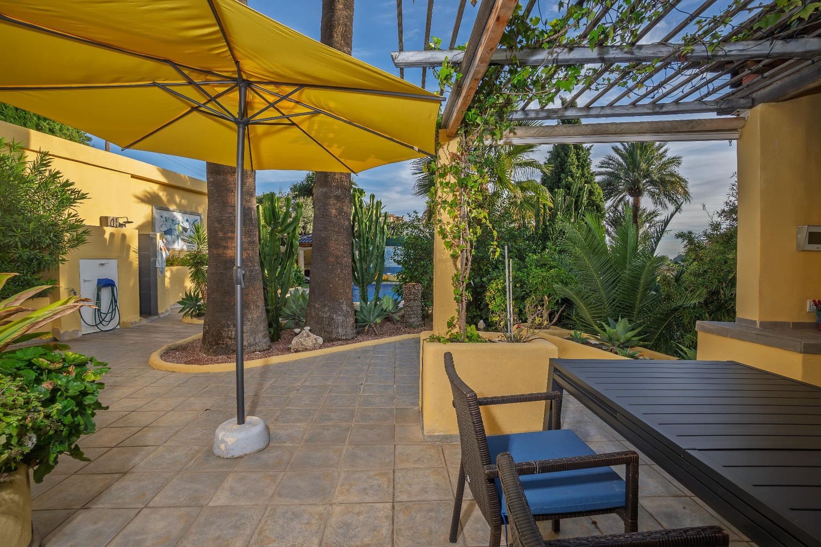 4 soveværelse Villa til salg i Benissa med swimmingpool garage - € 675.000 (Ref: 9427139)