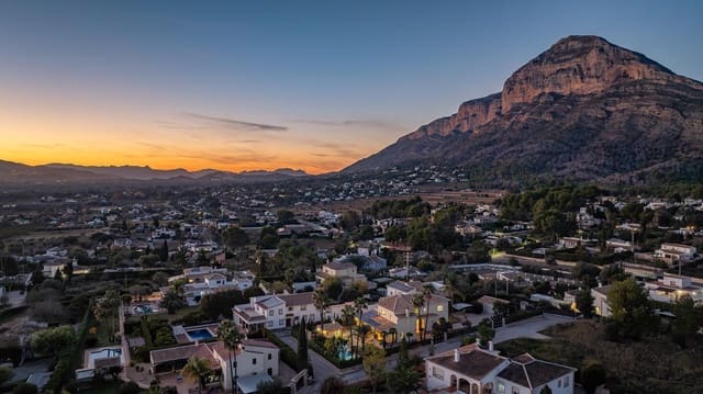 3 sypialnia Willa na sprzedaż w Javea / Xàbia z basenem garażem - 1 290 000 € (Ref: 9433368)