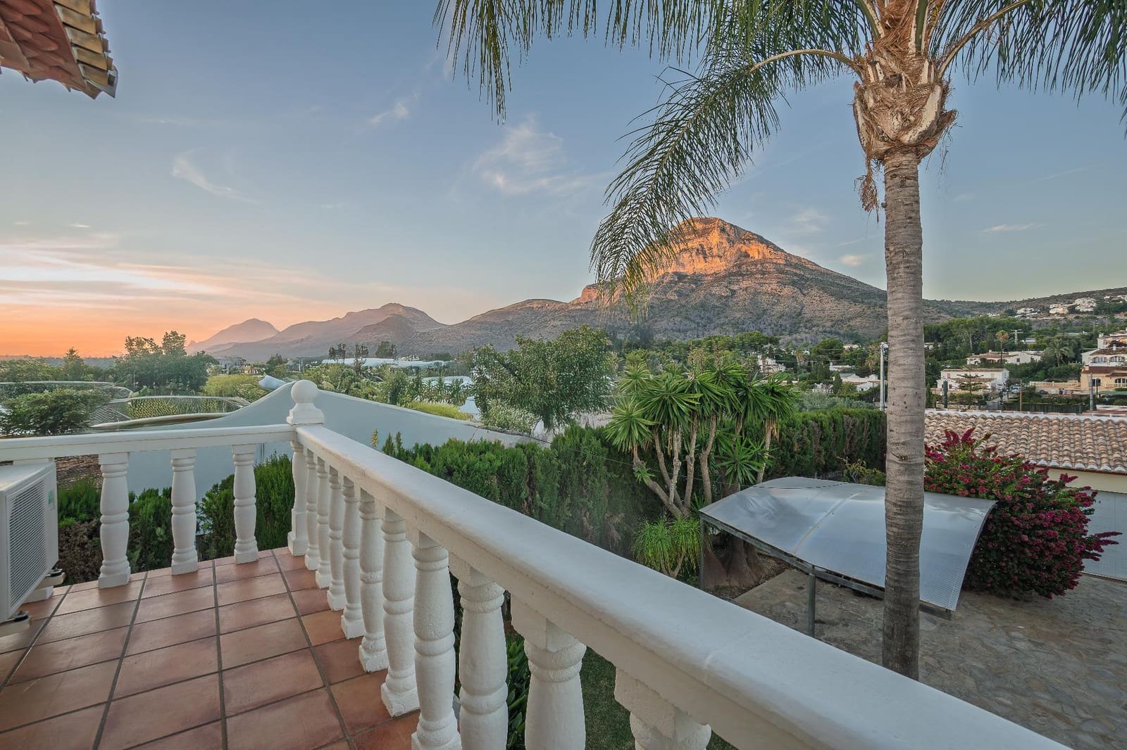 3 sypialnia Willa na sprzedaż w Javea / Xabia z basenem garażem - 1 290 000 € (Ref: 9433368)