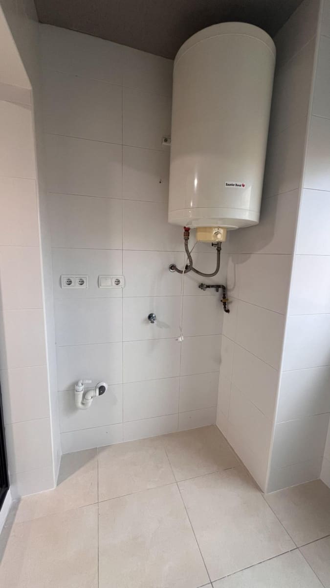 3 quarto Apartamento para arrendar em Alicante cidade com piscina - 1 200 € (Ref: 9440055)