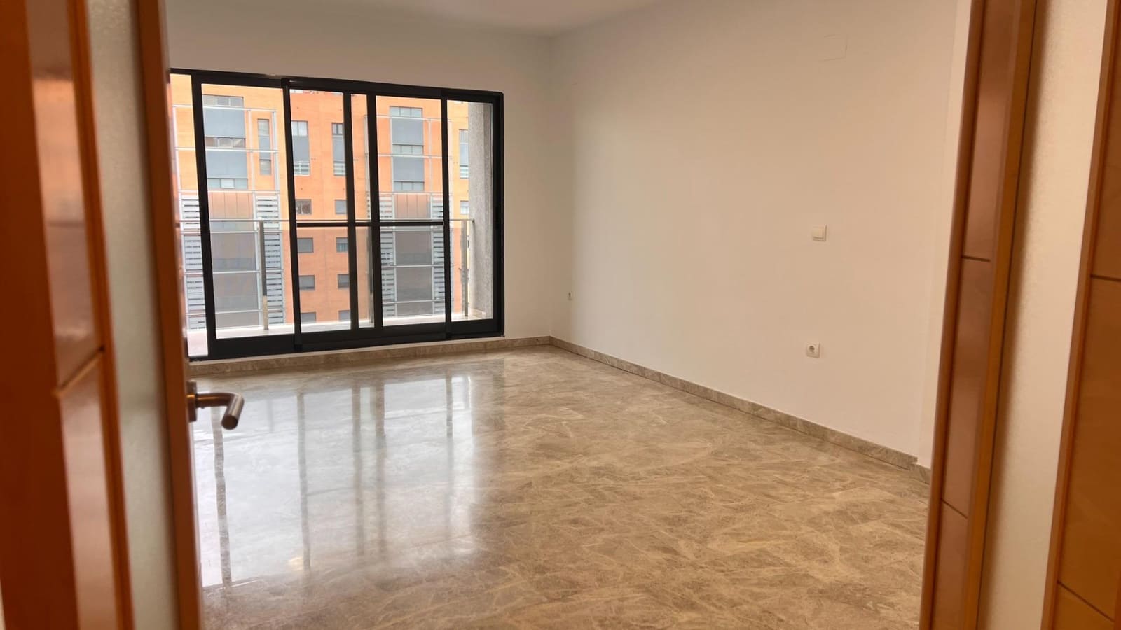 3 quarto Apartamento para arrendar em Alicante cidade com piscina - 1 200 € (Ref: 9440055)