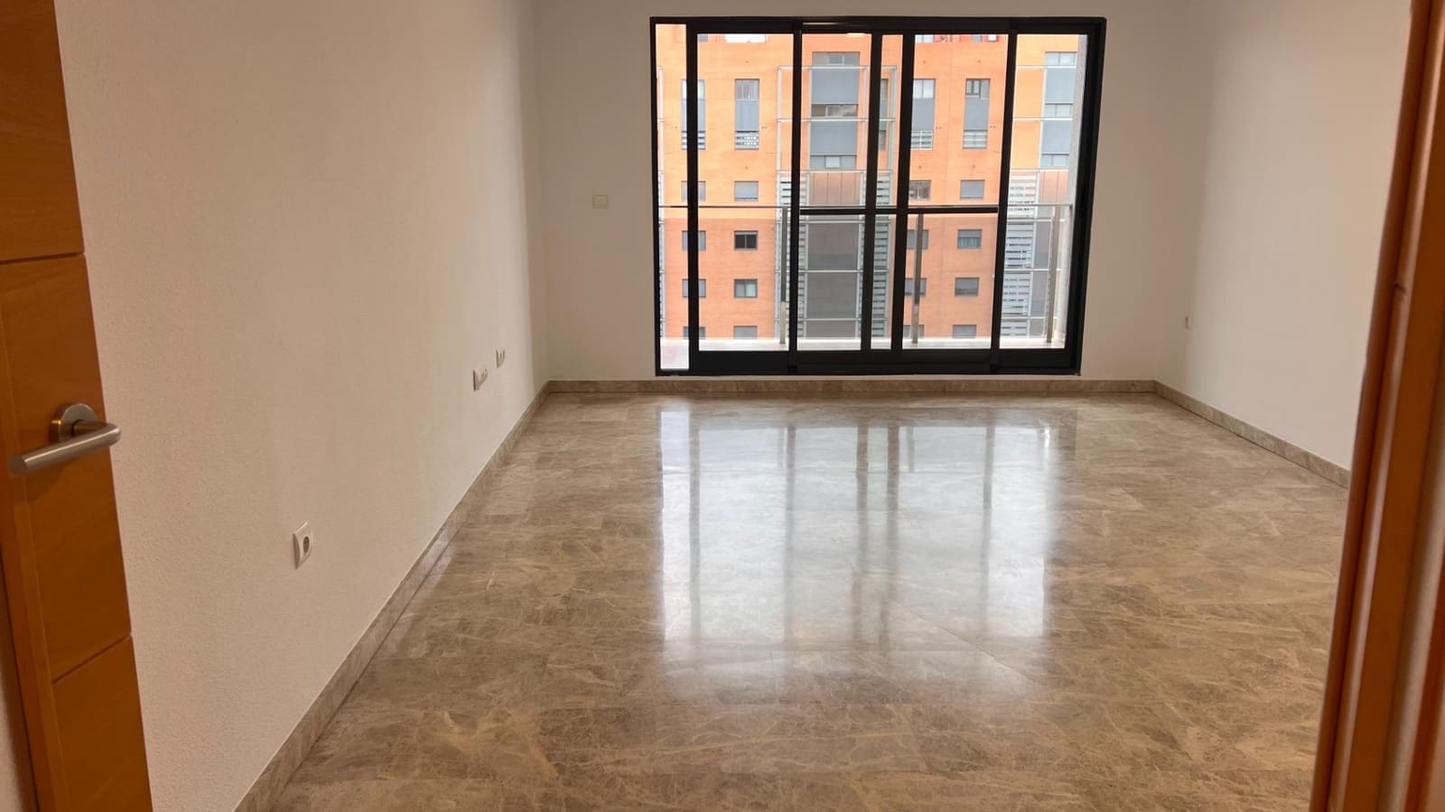 3 quarto Apartamento para arrendar em Alicante cidade com piscina - 1 200 € (Ref: 9440055)