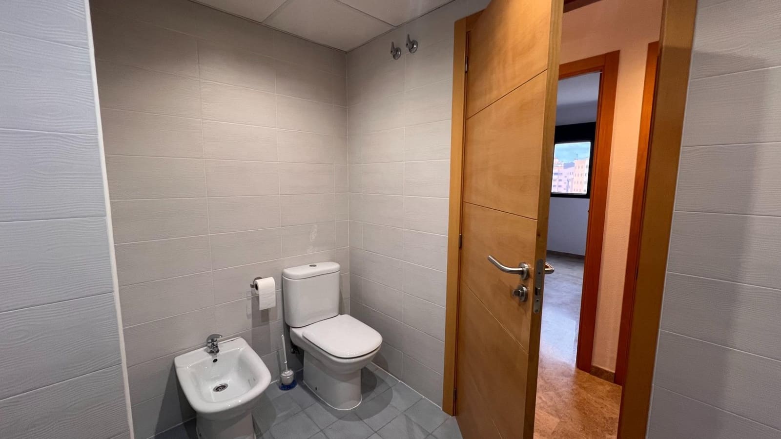 3 quarto Apartamento para arrendar em Alicante cidade com piscina - 1 200 € (Ref: 9440055)
