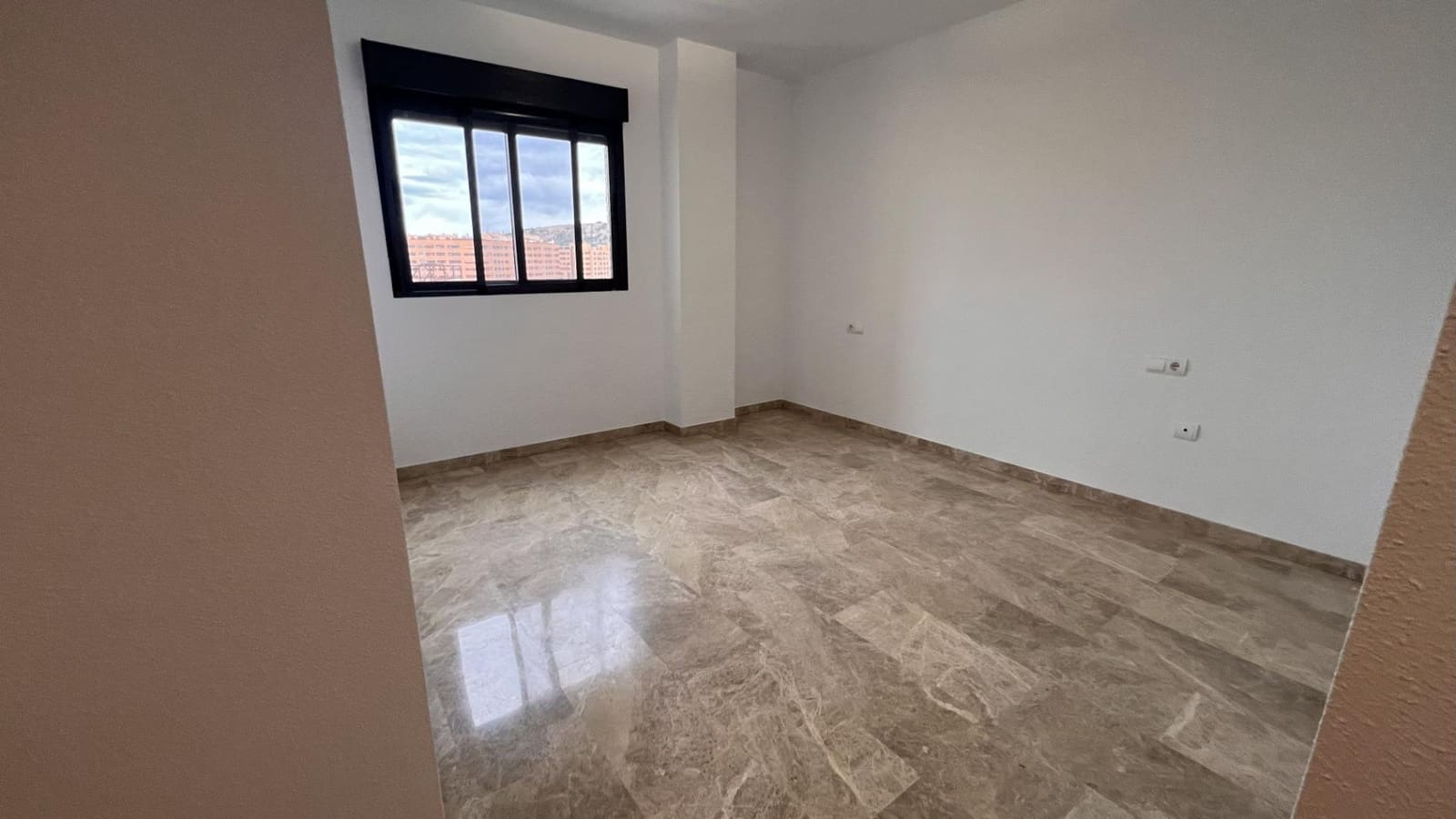 3 quarto Apartamento para arrendar em Alicante cidade com piscina - 1 200 € (Ref: 9440055)