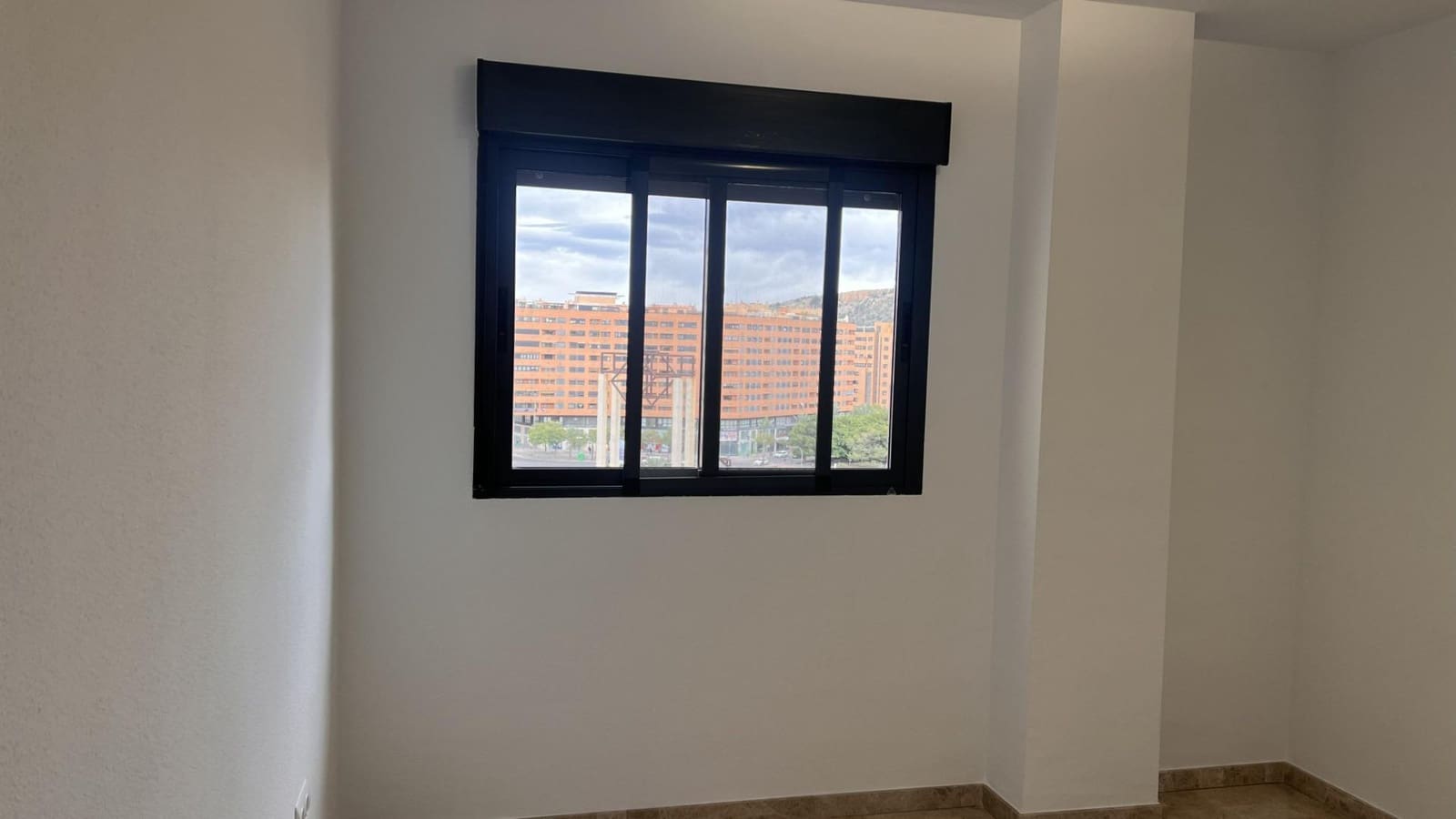 3 quarto Apartamento para arrendar em Alicante cidade com piscina - 1 200 € (Ref: 9440055)