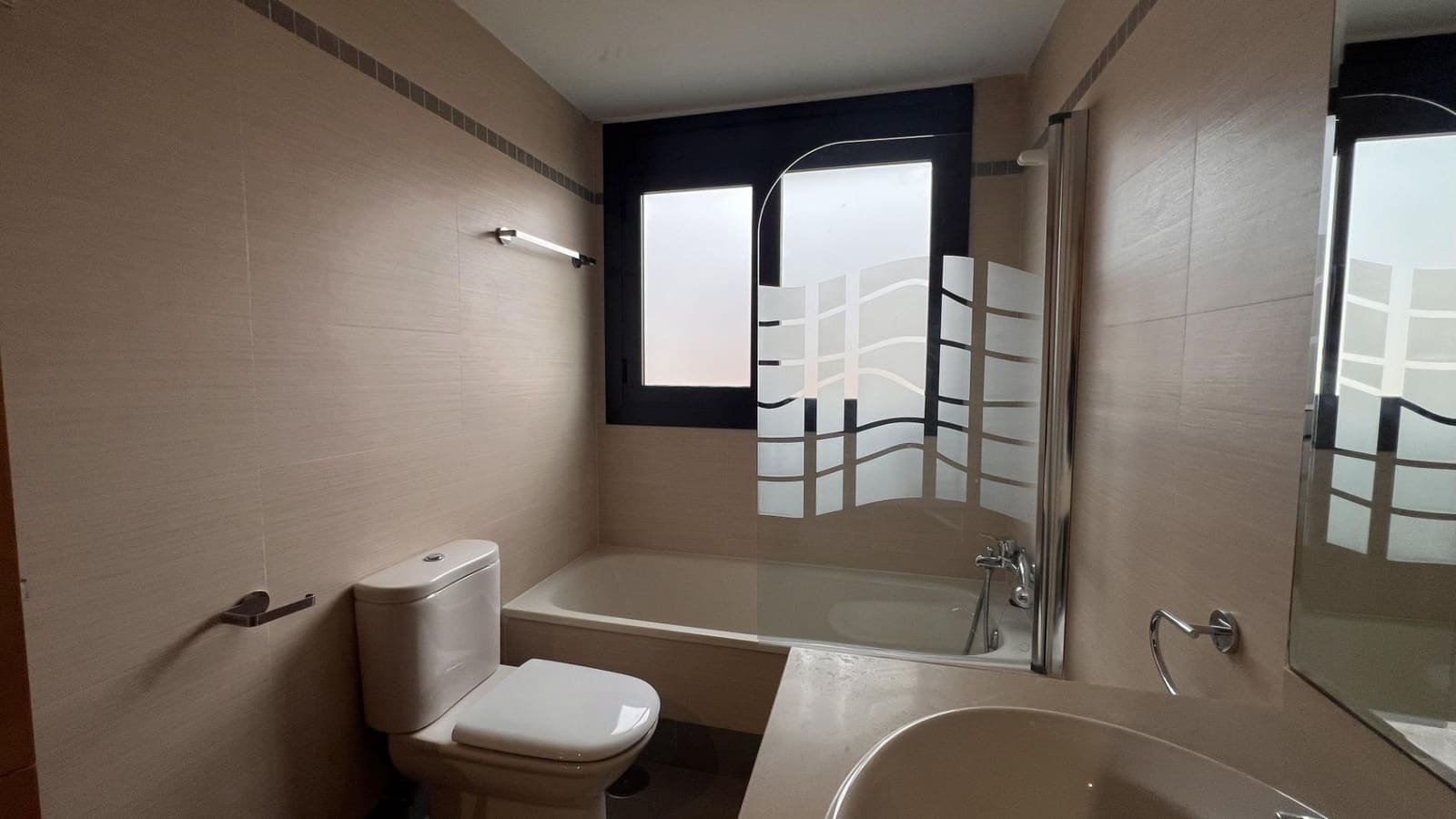 3 quarto Apartamento para arrendar em Alicante cidade com piscina - 1 200 € (Ref: 9440055)