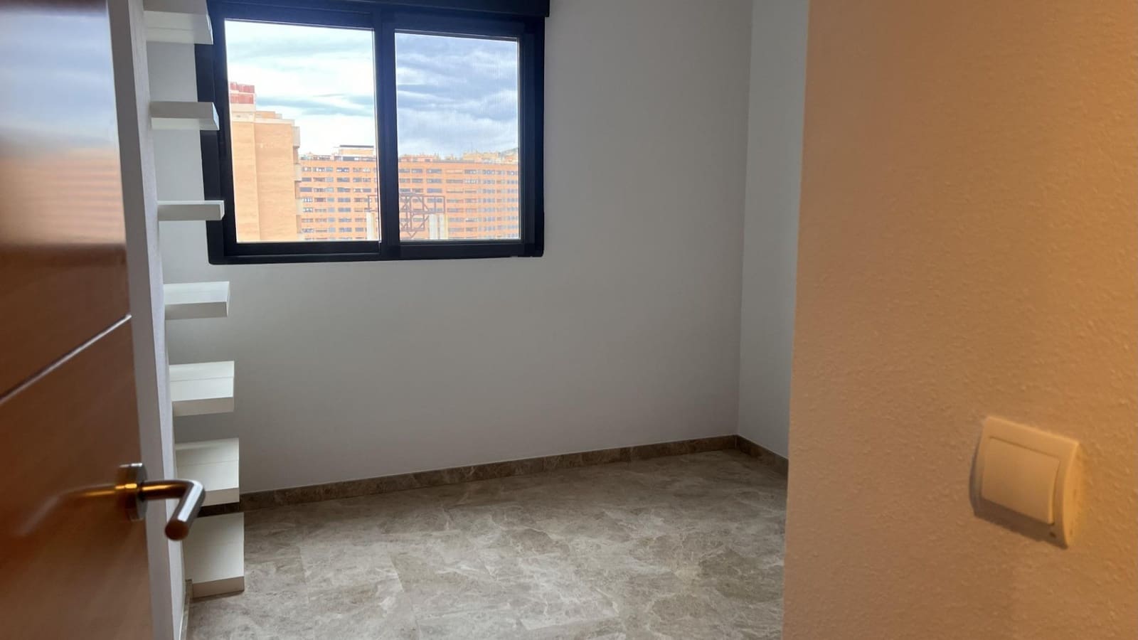 3 quarto Apartamento para arrendar em Alicante cidade com piscina - 1 200 € (Ref: 9440055)
