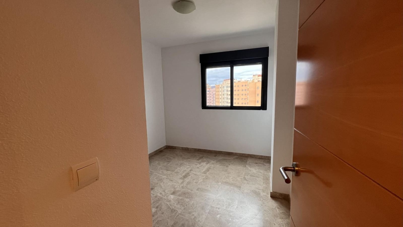 3 quarto Apartamento para arrendar em Alicante cidade com piscina - 1 200 € (Ref: 9440055)