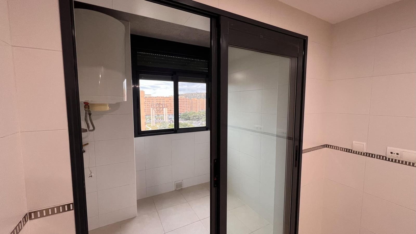 3 quarto Apartamento para arrendar em Alicante cidade com piscina - 1 200 € (Ref: 9440055)