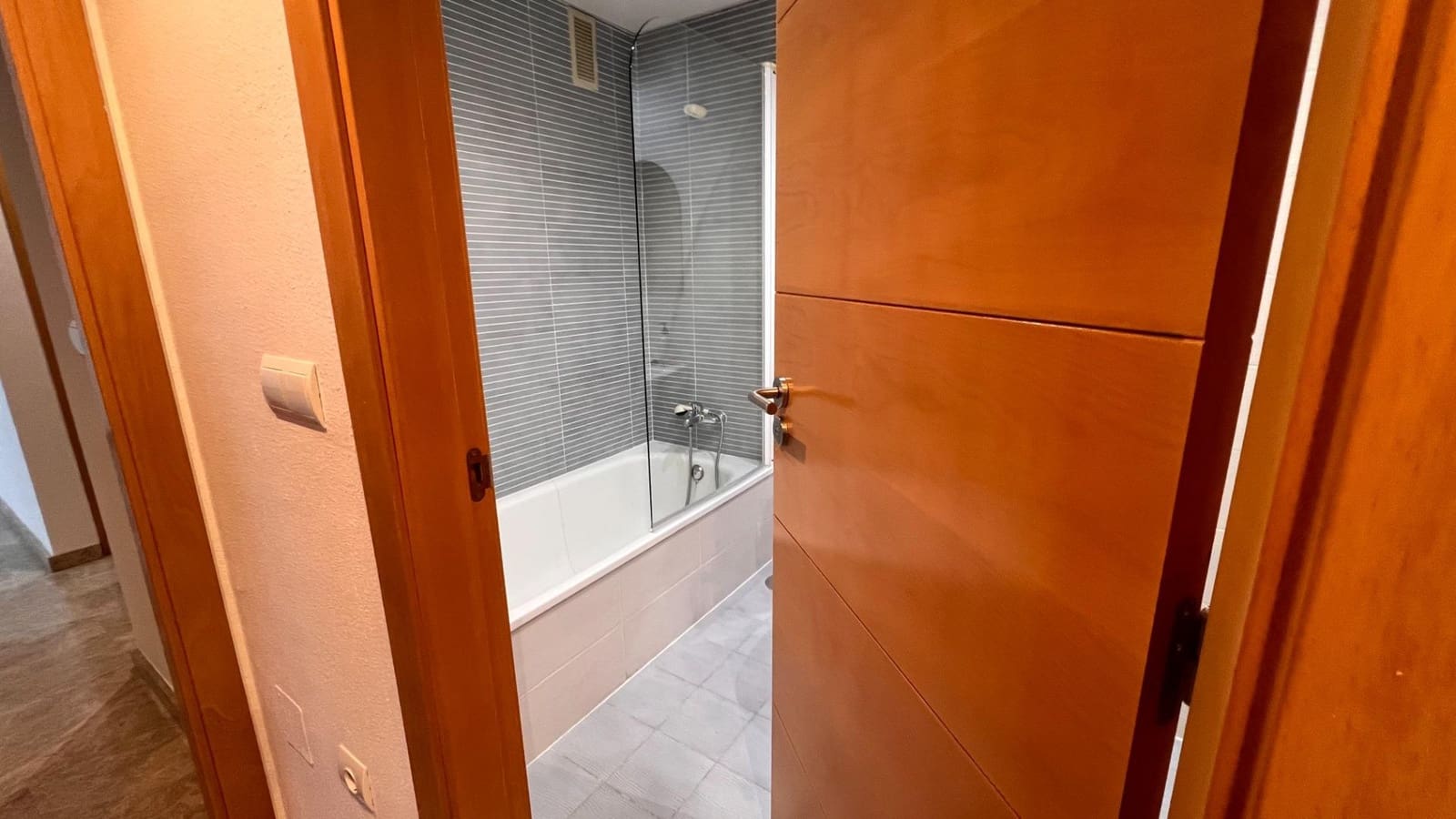 3 quarto Apartamento para arrendar em Alicante cidade com piscina - 1 200 € (Ref: 9440055)