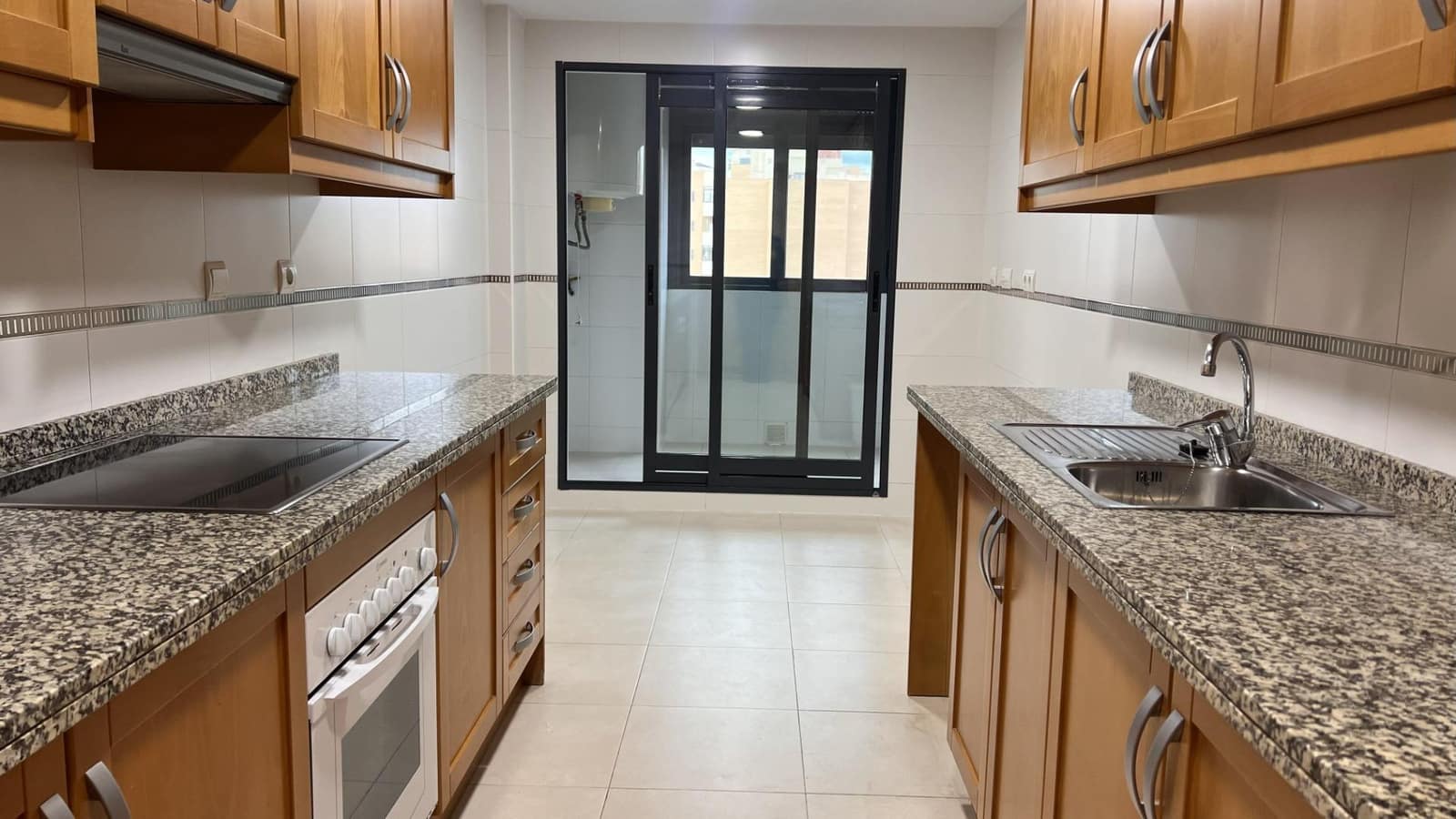 3 quarto Apartamento para arrendar em Alicante cidade com piscina - 1 200 € (Ref: 9440055)