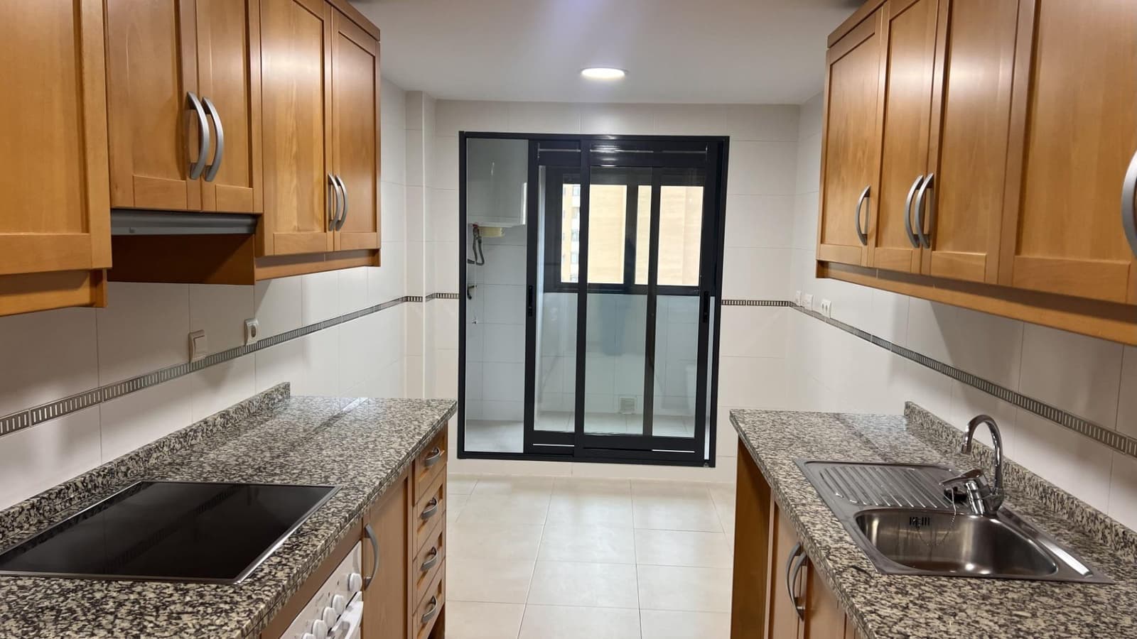 3 quarto Apartamento para arrendar em Alicante cidade com piscina - 1 200 € (Ref: 9440055)