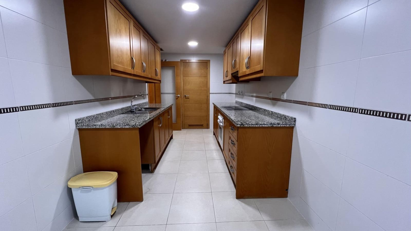 3 quarto Apartamento para arrendar em Alicante cidade com piscina - 1 200 € (Ref: 9440055)