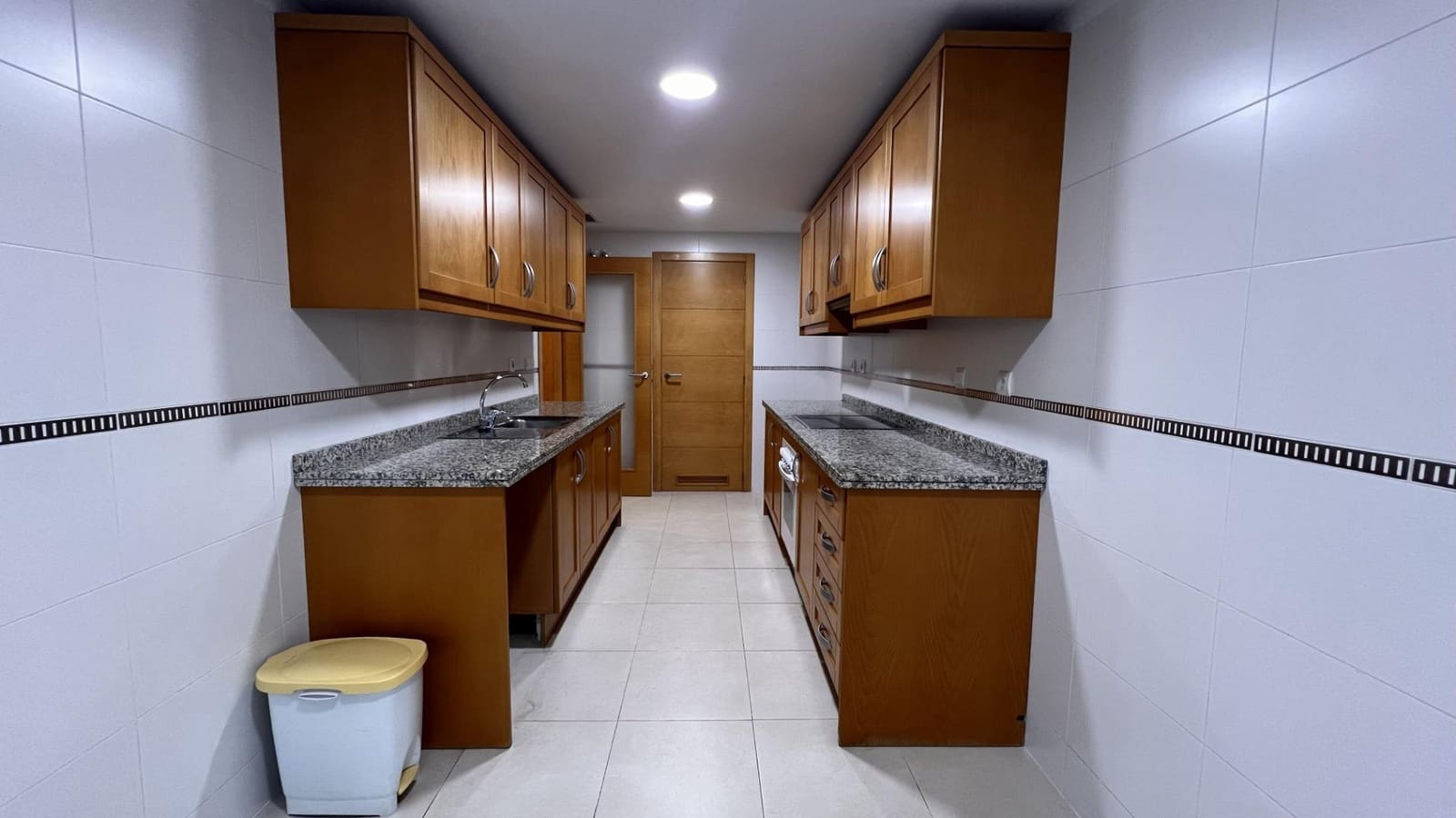 3 quarto Apartamento para arrendar em Alicante cidade com piscina - 1 200 € (Ref: 9440055)
