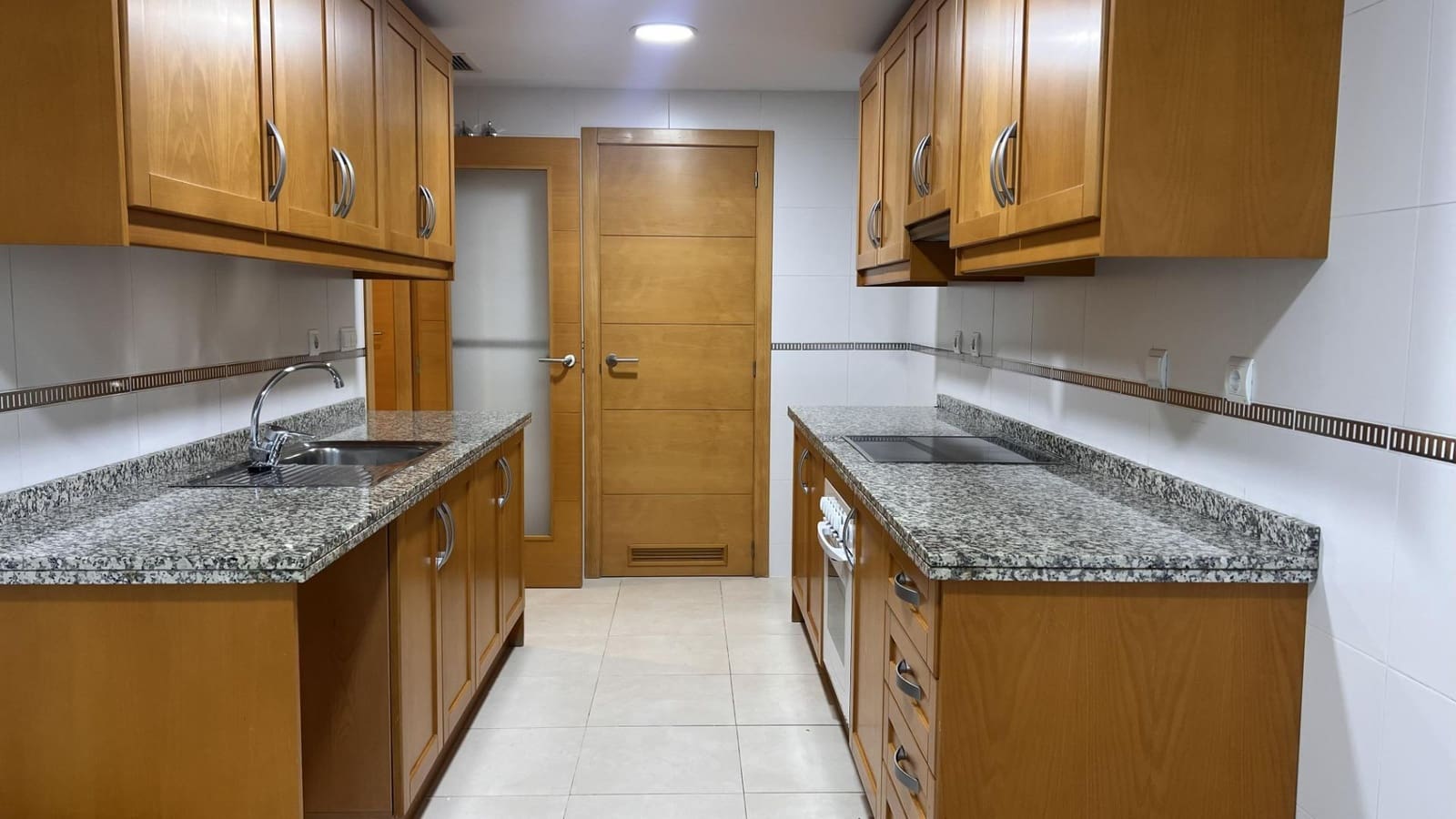3 quarto Apartamento para arrendar em Alicante cidade com piscina - 1 200 € (Ref: 9440055)