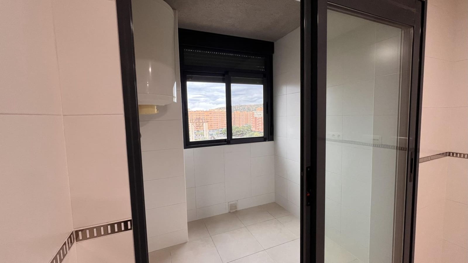 3 quarto Apartamento para arrendar em Alicante cidade com piscina - 1 200 € (Ref: 9440055)