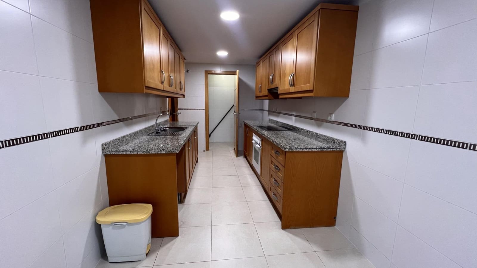3 quarto Apartamento para arrendar em Alicante cidade com piscina - 1 200 € (Ref: 9440055)
