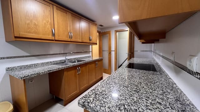 3 quarto Apartamento para arrendar em Alicante cidade com piscina - 1 200 € (Ref: 9440055)