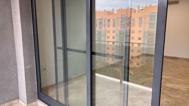 3 quarto Apartamento para arrendar em Alicante cidade com piscina - 1 200 € (Ref: 9440055)