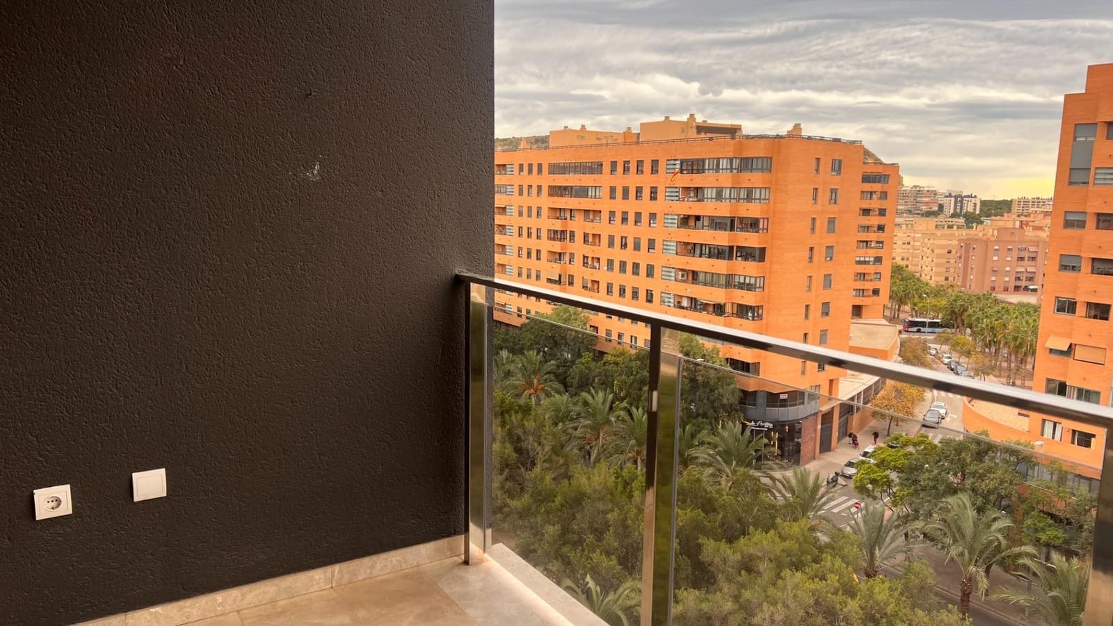 3 quarto Apartamento para arrendar em Alicante cidade com piscina - 1 200 € (Ref: 9440055)