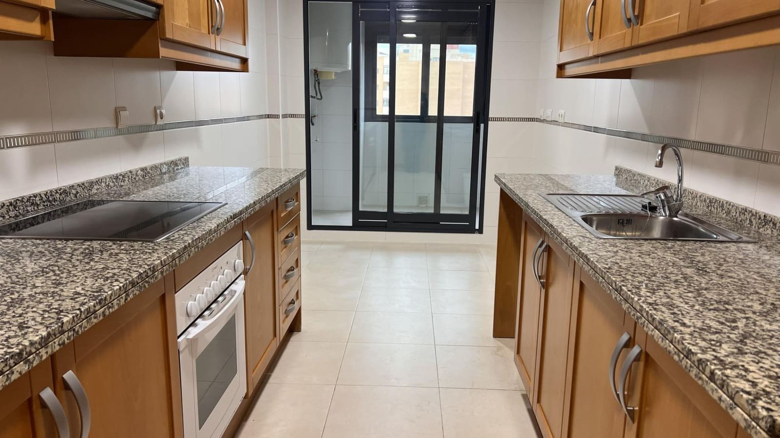3 quarto Apartamento para arrendar em Alicante cidade com piscina - 1 200 € (Ref: 9440055)