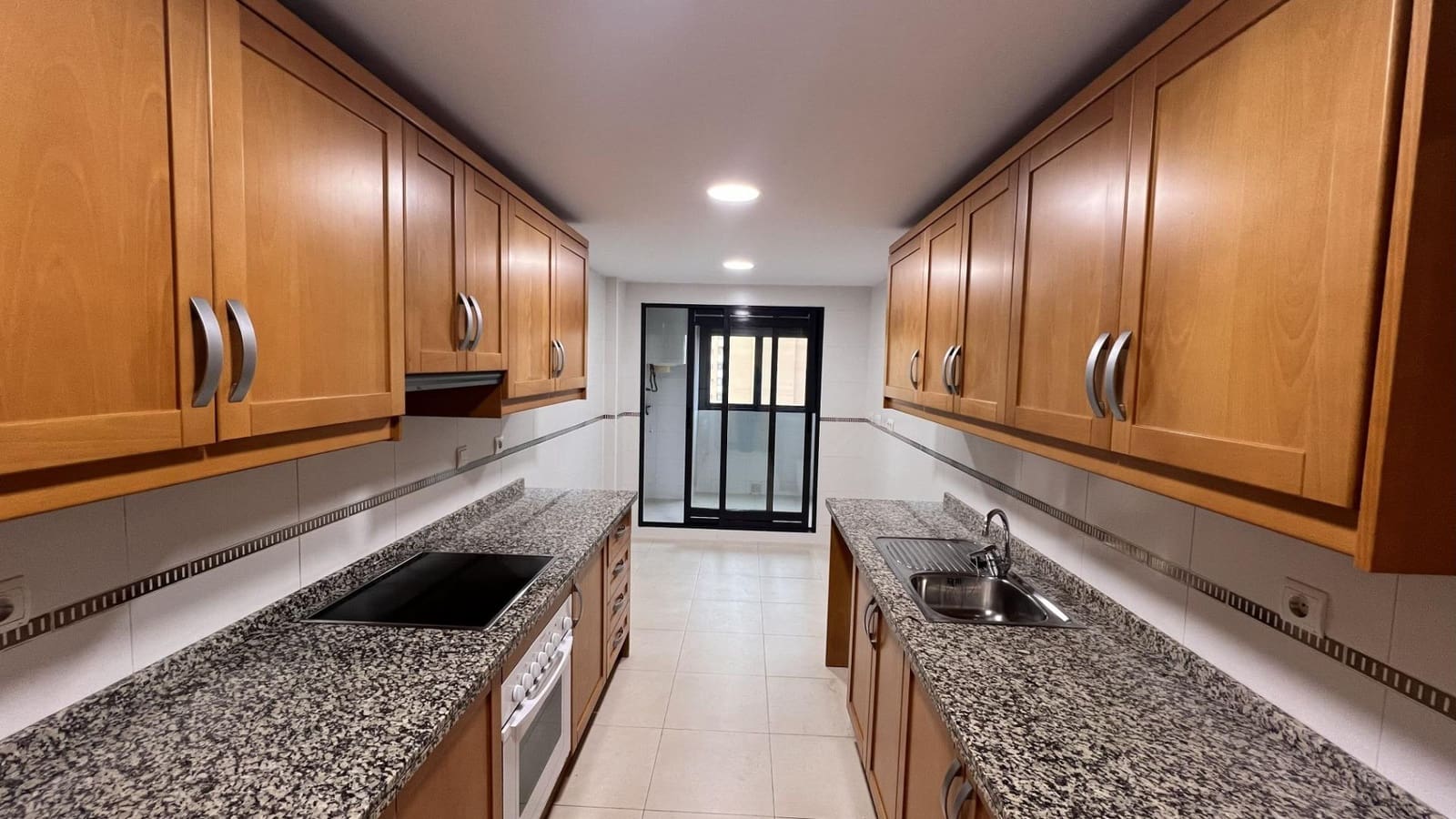 3 quarto Apartamento para arrendar em Alicante cidade com piscina - 1 200 € (Ref: 9440055)