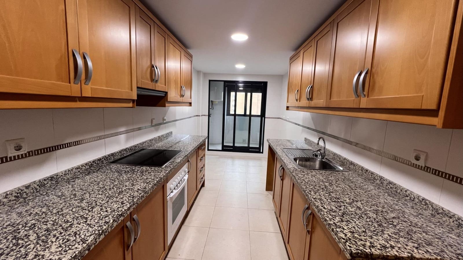 3 quarto Apartamento para arrendar em Alicante cidade com piscina - 1 200 € (Ref: 9440055)