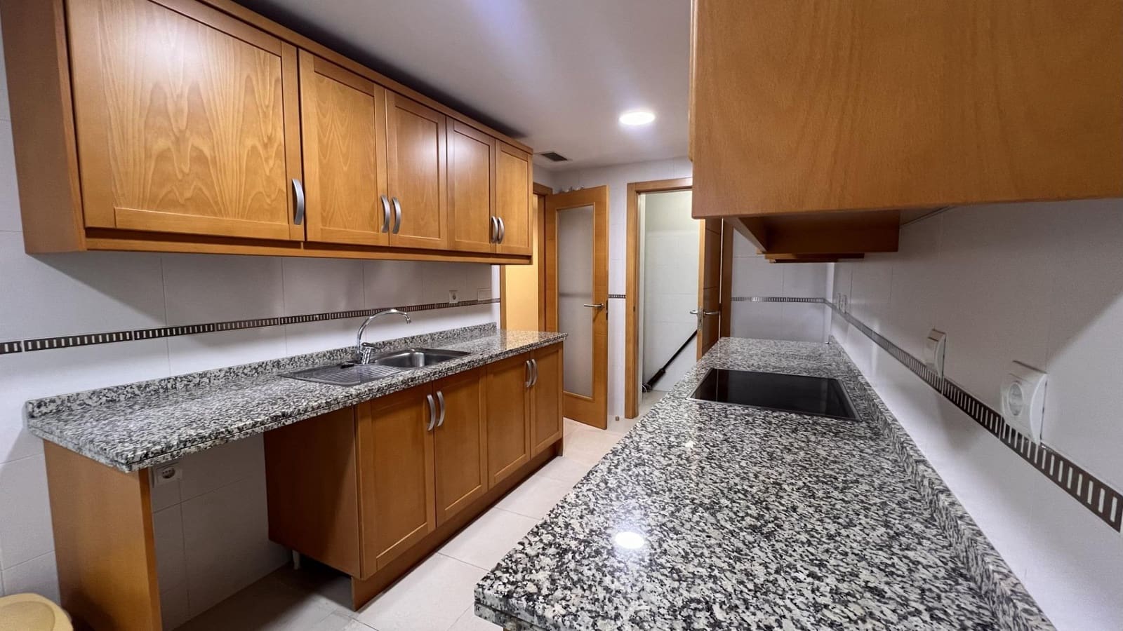 3 quarto Apartamento para arrendar em Alicante cidade com piscina - 1 200 € (Ref: 9440055)