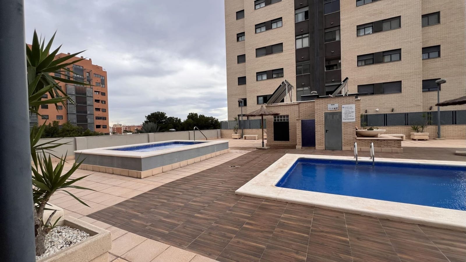 3 quarto Apartamento para arrendar em Alicante cidade com piscina - 1 200 € (Ref: 9440055)