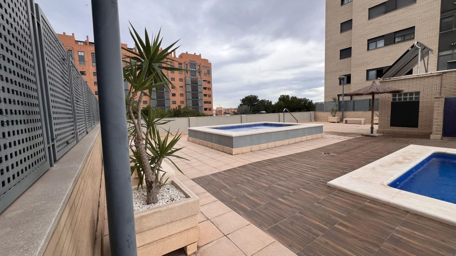 3 quarto Apartamento para arrendar em Alicante cidade com piscina - 1 200 € (Ref: 9440055)