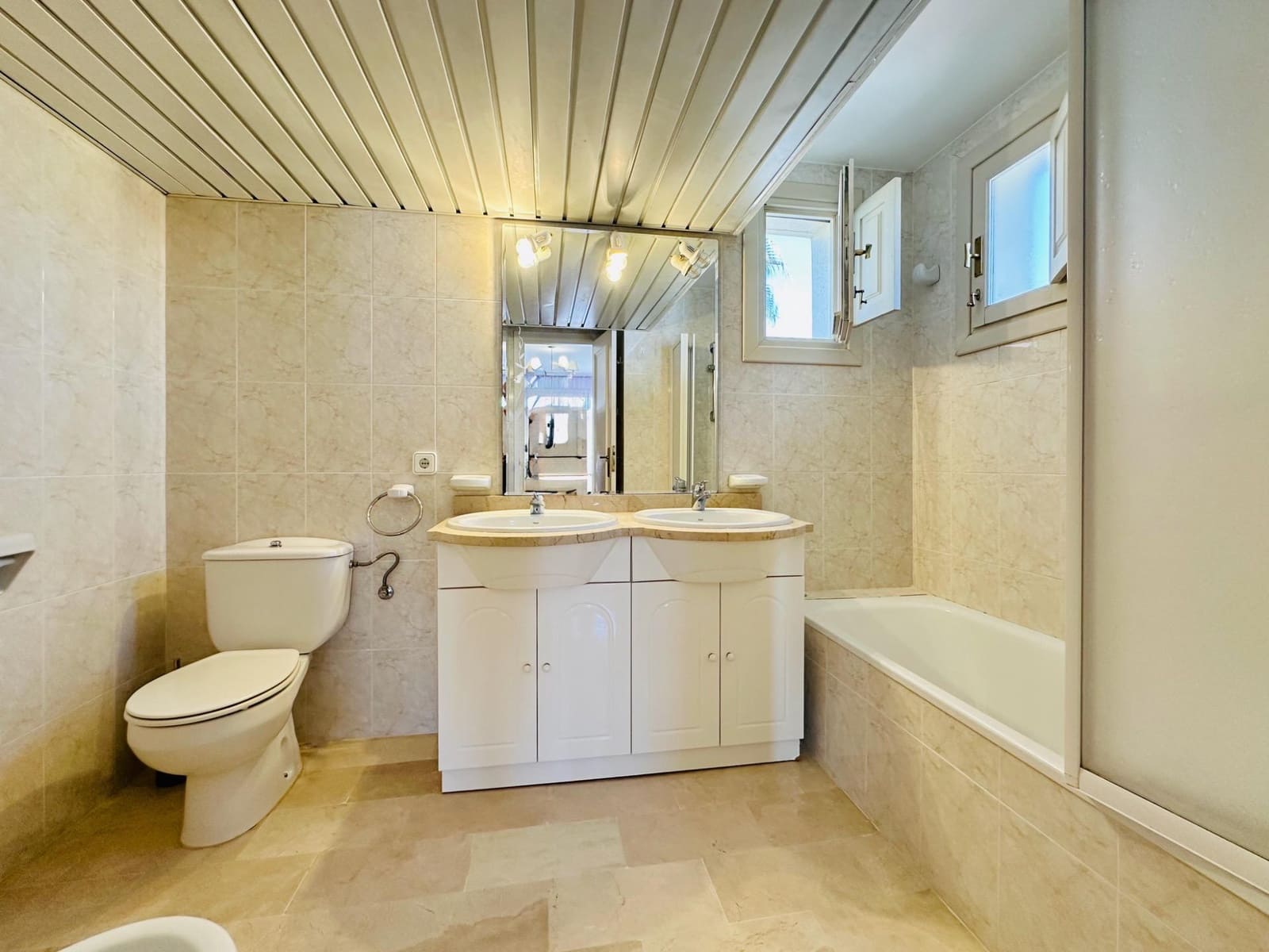 4 bedroom Villa for sale in Finestrat with pool - € 1,150,000 (Ref: 9441888)