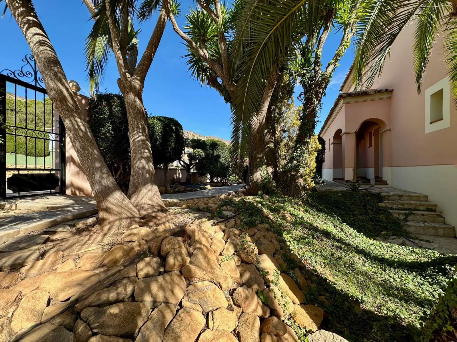 4 bedroom Villa for sale in Finestrat with pool - € 1,150,000 (Ref: 9441888)