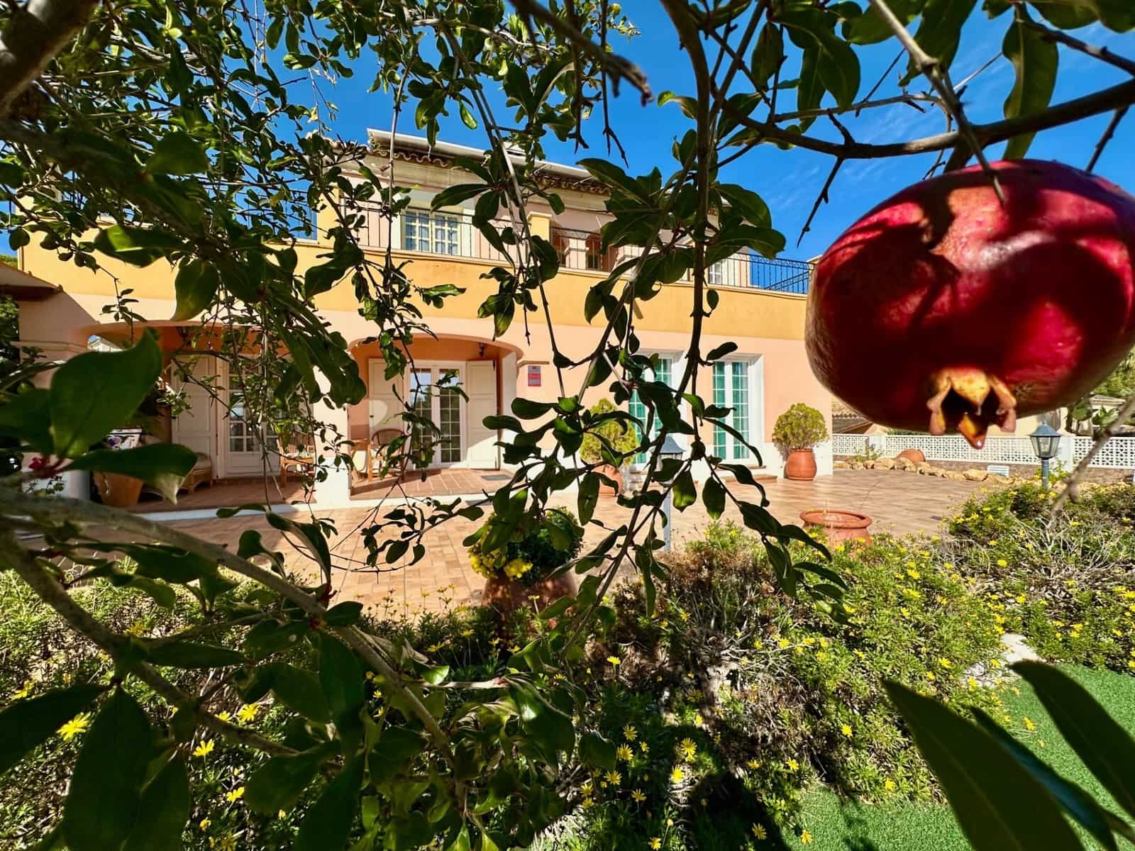 4 bedroom Villa for sale in Finestrat with pool - € 1,150,000 (Ref: 9441888)