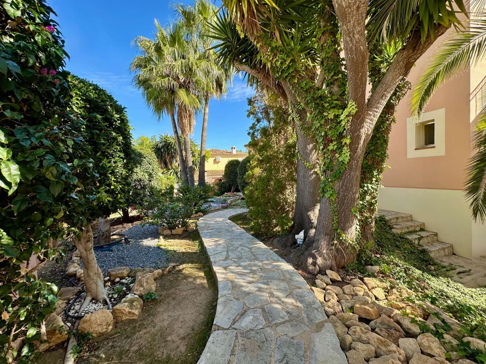 4 bedroom Villa for sale in Finestrat with pool - € 1,150,000 (Ref: 9441888)