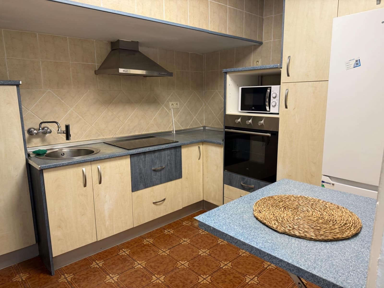 3 soverom Leilighet til leie i Alicante by - € 950 (Ref: 9470361)