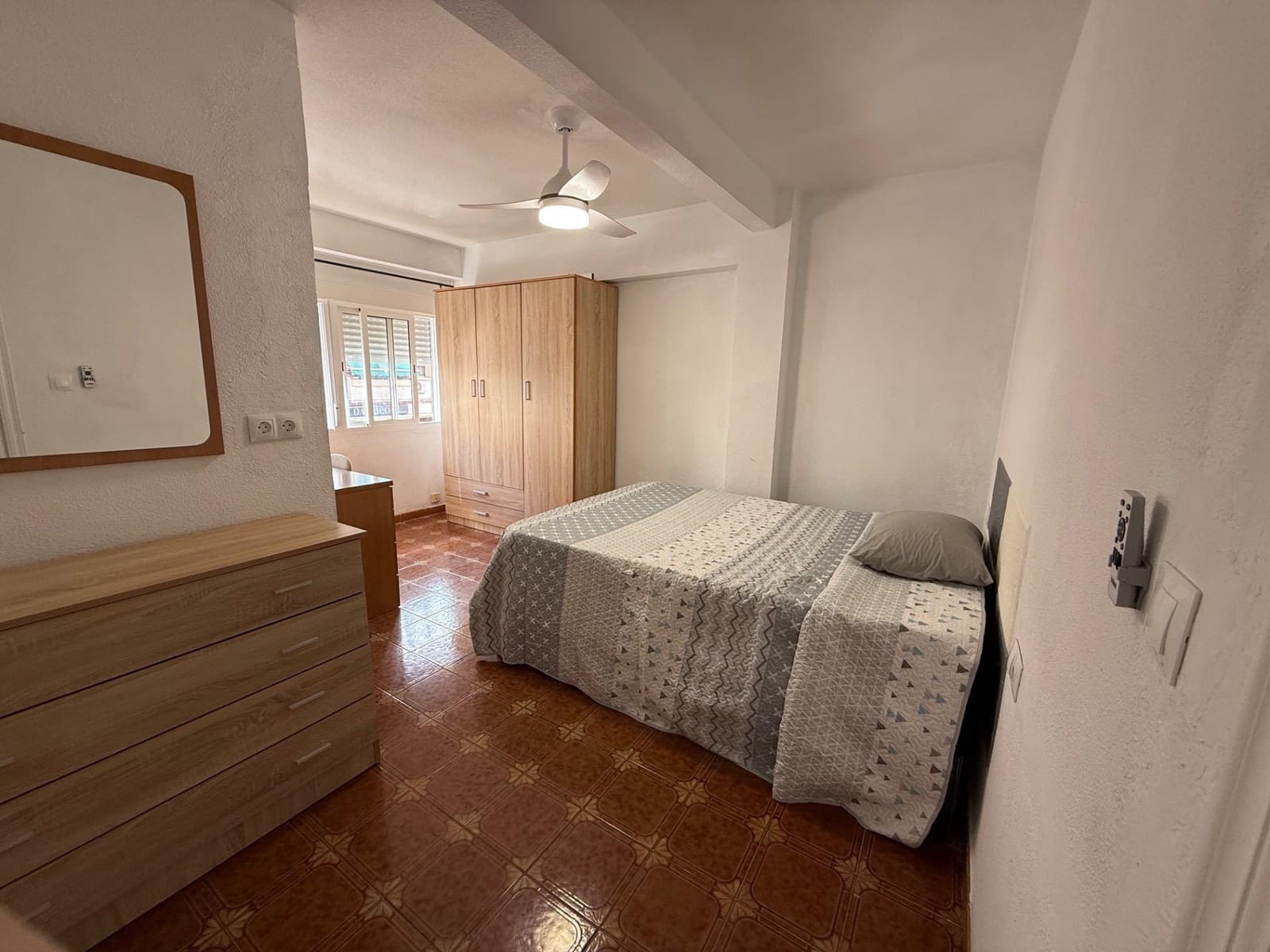 3 soverom Leilighet til leie i Alicante by - € 950 (Ref: 9470361)