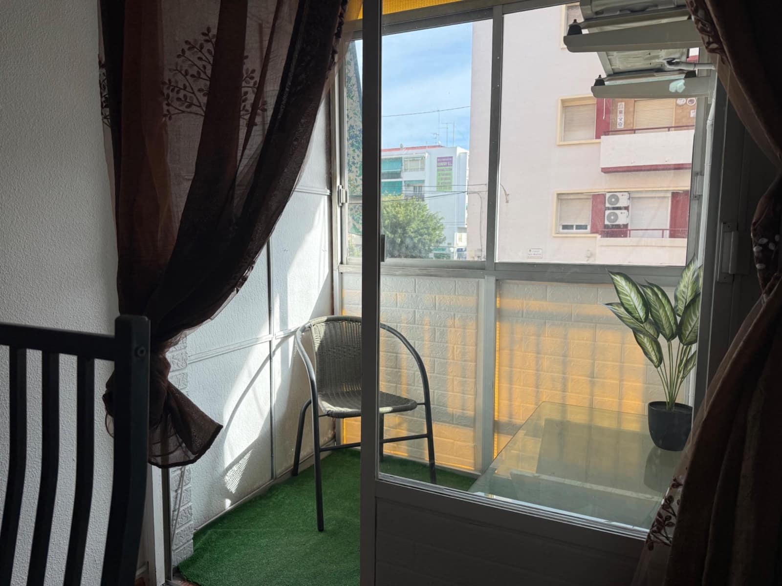 3 soverom Leilighet til leie i Alicante by - € 950 (Ref: 9470361)