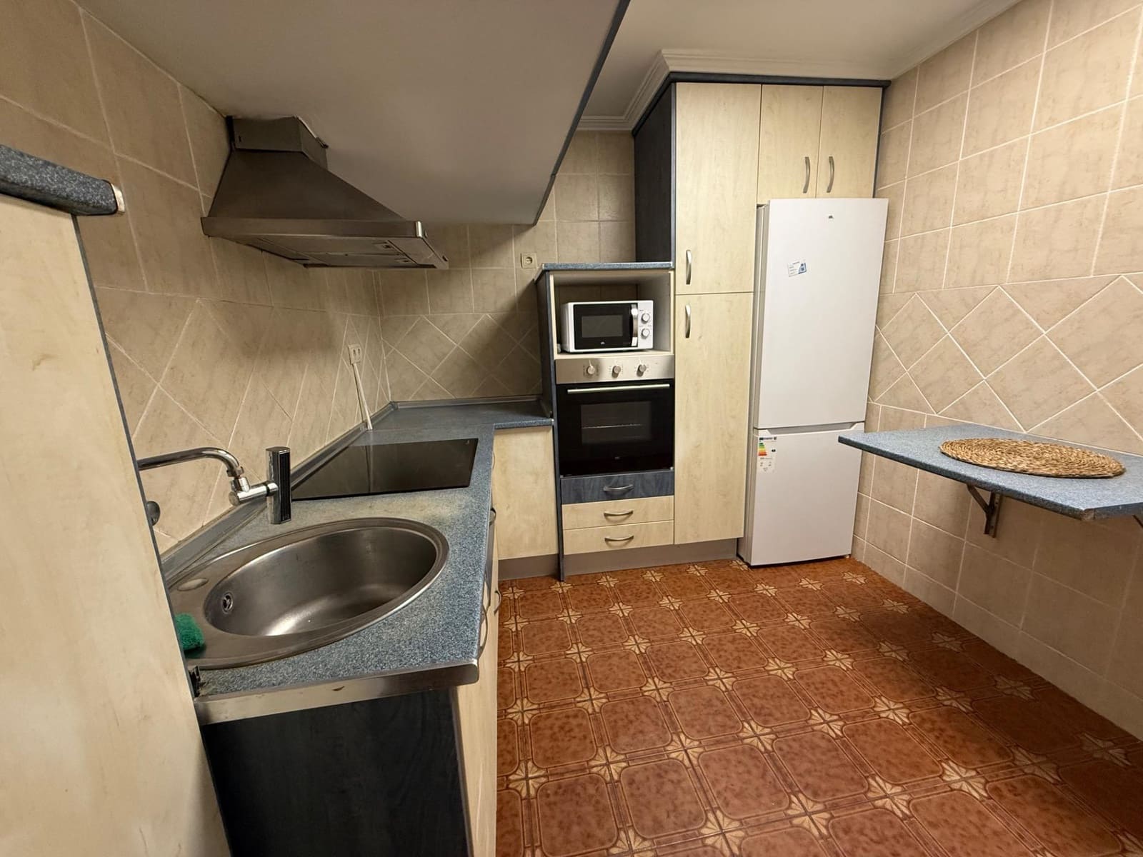 3 soverom Leilighet til leie i Alicante by - € 950 (Ref: 9470361)
