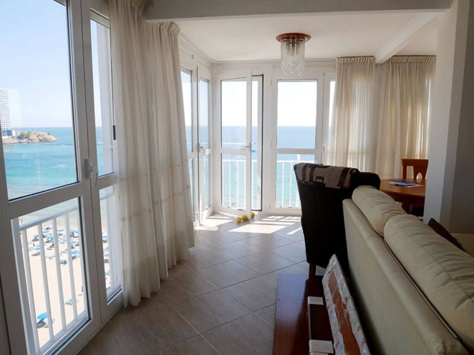 Piso de 2 habitaciones en Benidorm en alquiler - 1.990 € (Ref: 9470982)