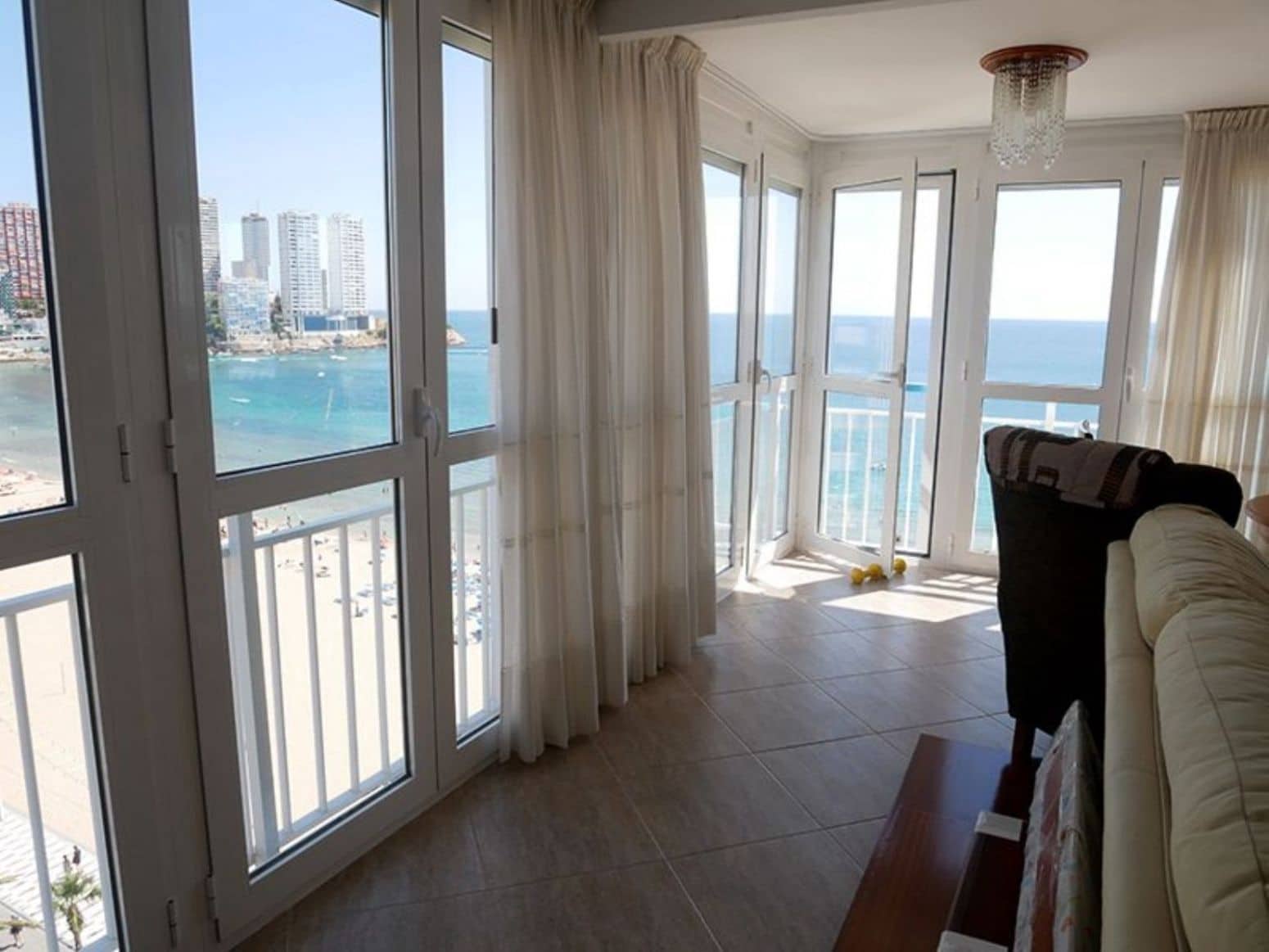 Piso de 2 habitaciones en Benidorm en alquiler - 1.990 € (Ref: 9470982)