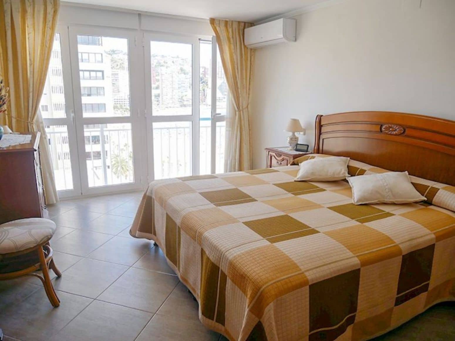 Piso de 2 habitaciones en Benidorm en alquiler - 1.990 € (Ref: 9470982)