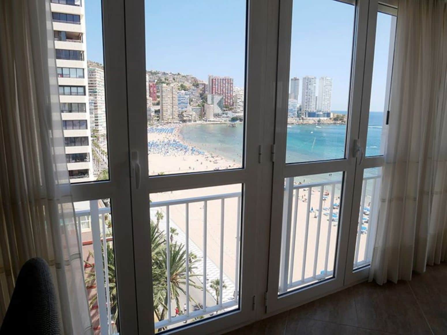 Piso de 2 habitaciones en Benidorm en alquiler - 1.990 € (Ref: 9470982)