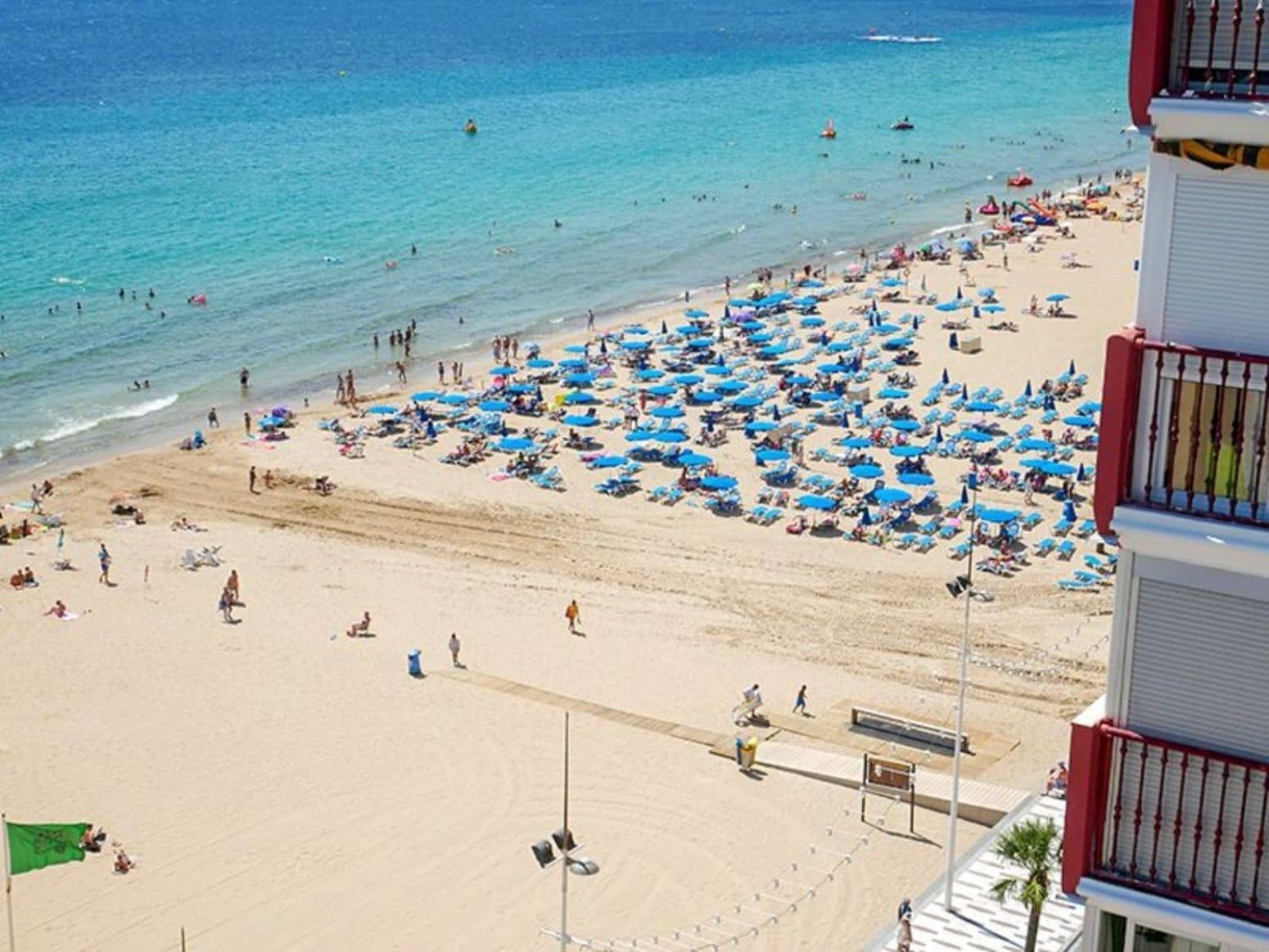 Piso de 2 habitaciones en Benidorm en alquiler - 1.990 € (Ref: 9470982)